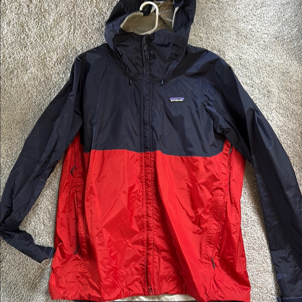 Patagonia Men's Navy and Red rain Jacket